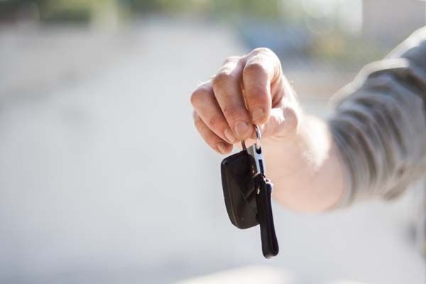 04-car-buying-car-dealership-car-key-97079